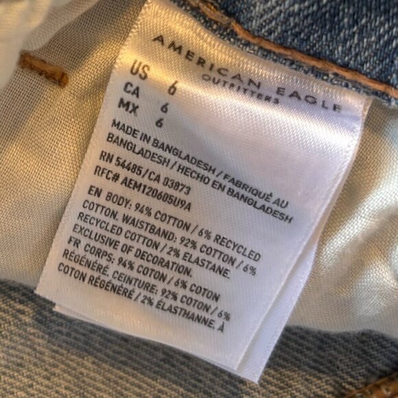 NWT AE distressed Baggy Mom short with comfort stretch waistband 6/28W - Picture 9 of 9